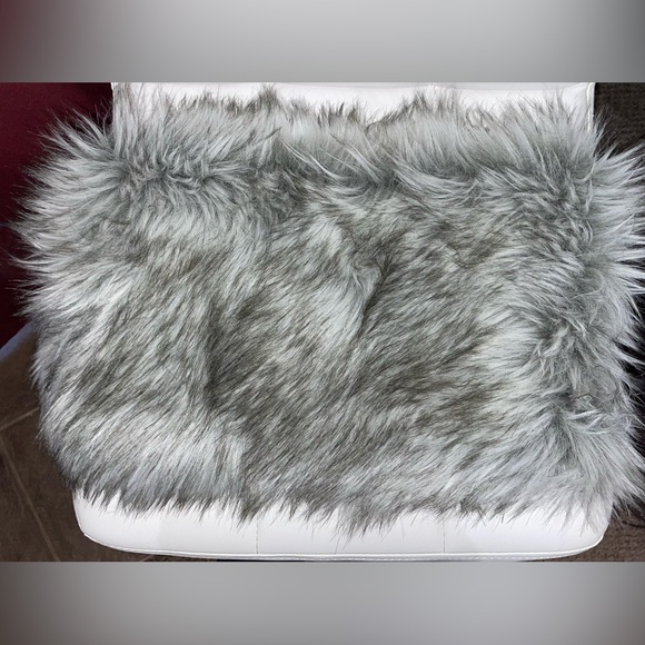 NWT! Ann Taylor Loft Women’s Grey Faux Fur Gaitor Scarf - Picture 3 of 9